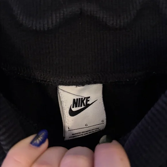 Nike Black Sweat Shorts - Picture 2 of 6